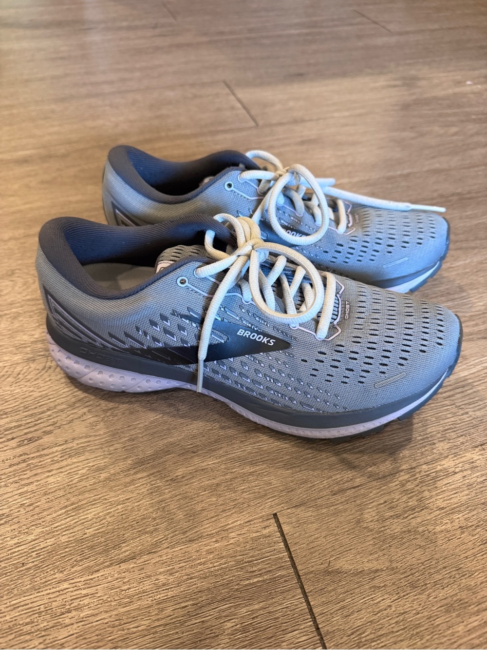 Brooks Ghost 13 Gray Sneakers in Size 7.5